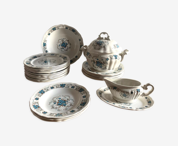 Service d’assiettes, plat et soupière en faïence Moulin des loups