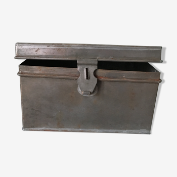 Boîte ancienne métallique