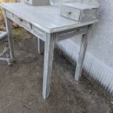 dressing table and chair
