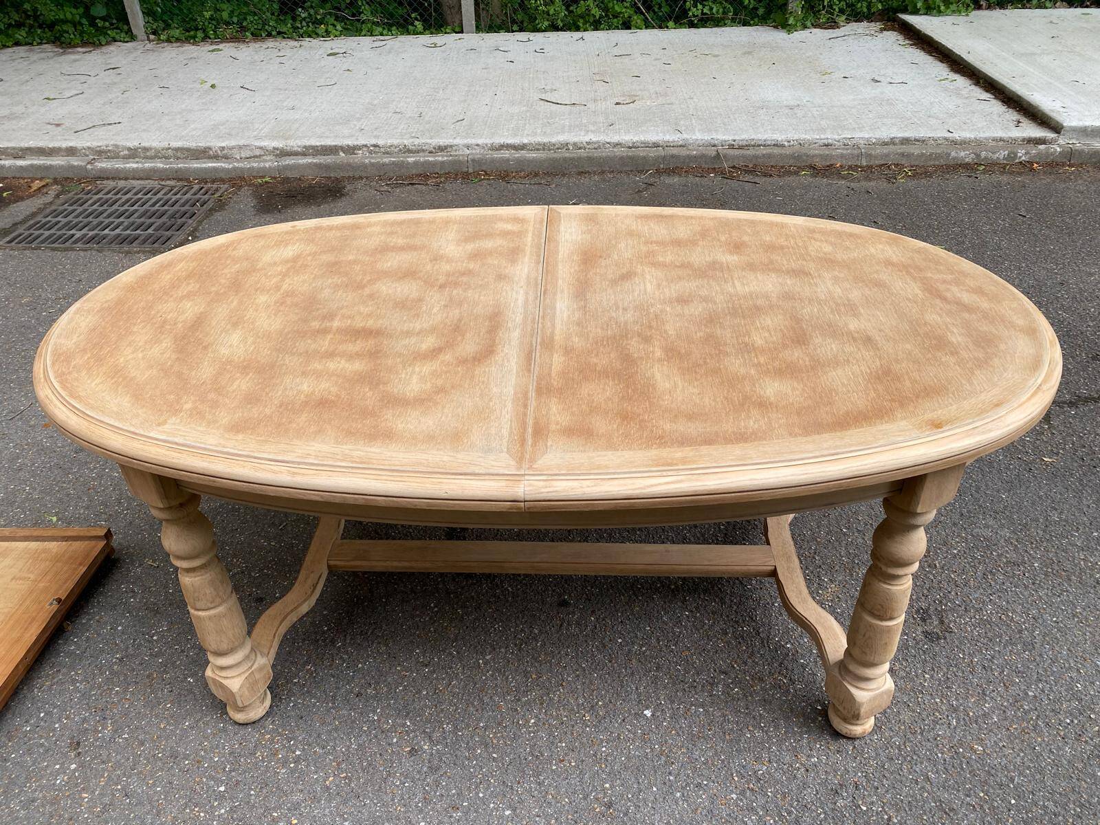 Table à manger de ferme ronde ovale extensible rénovée en bois brut 260cm