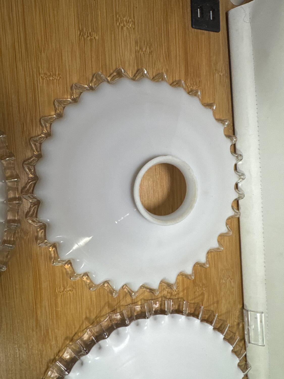 White opaline suspension