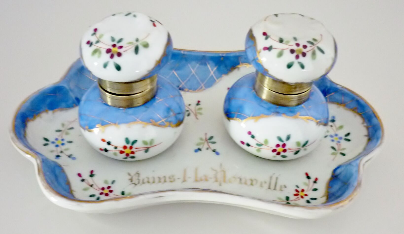 Double antique inkwells in hand-painted porcelain, nineteenth century