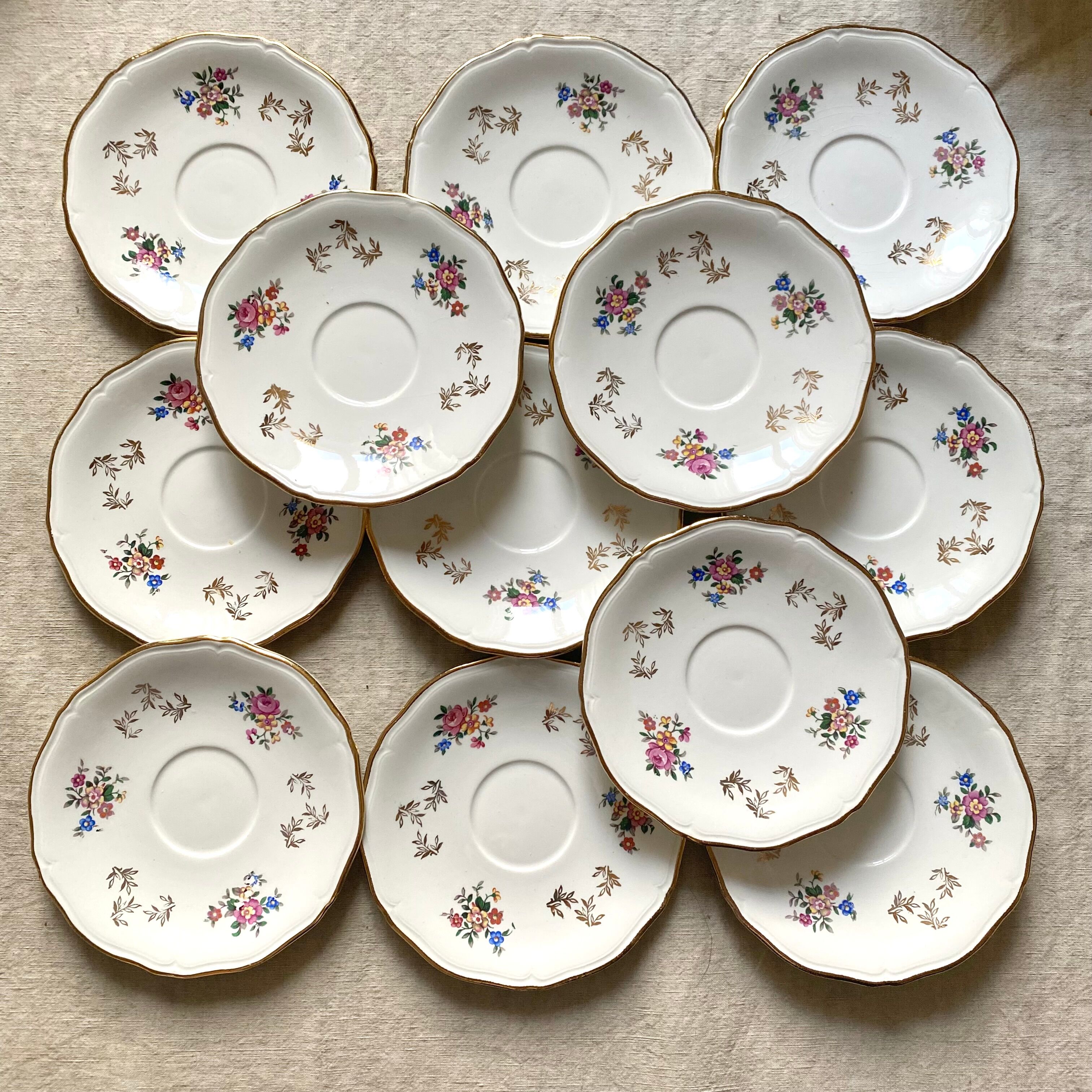 Antique tea set in Amandinoise porcelain