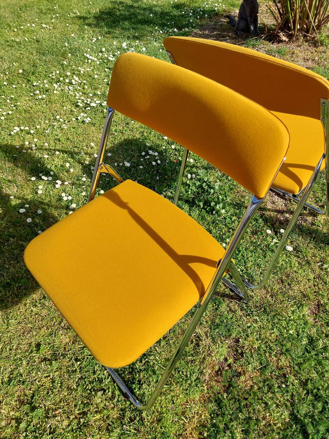 Chaises pliantes vintage en velours et métal chromé