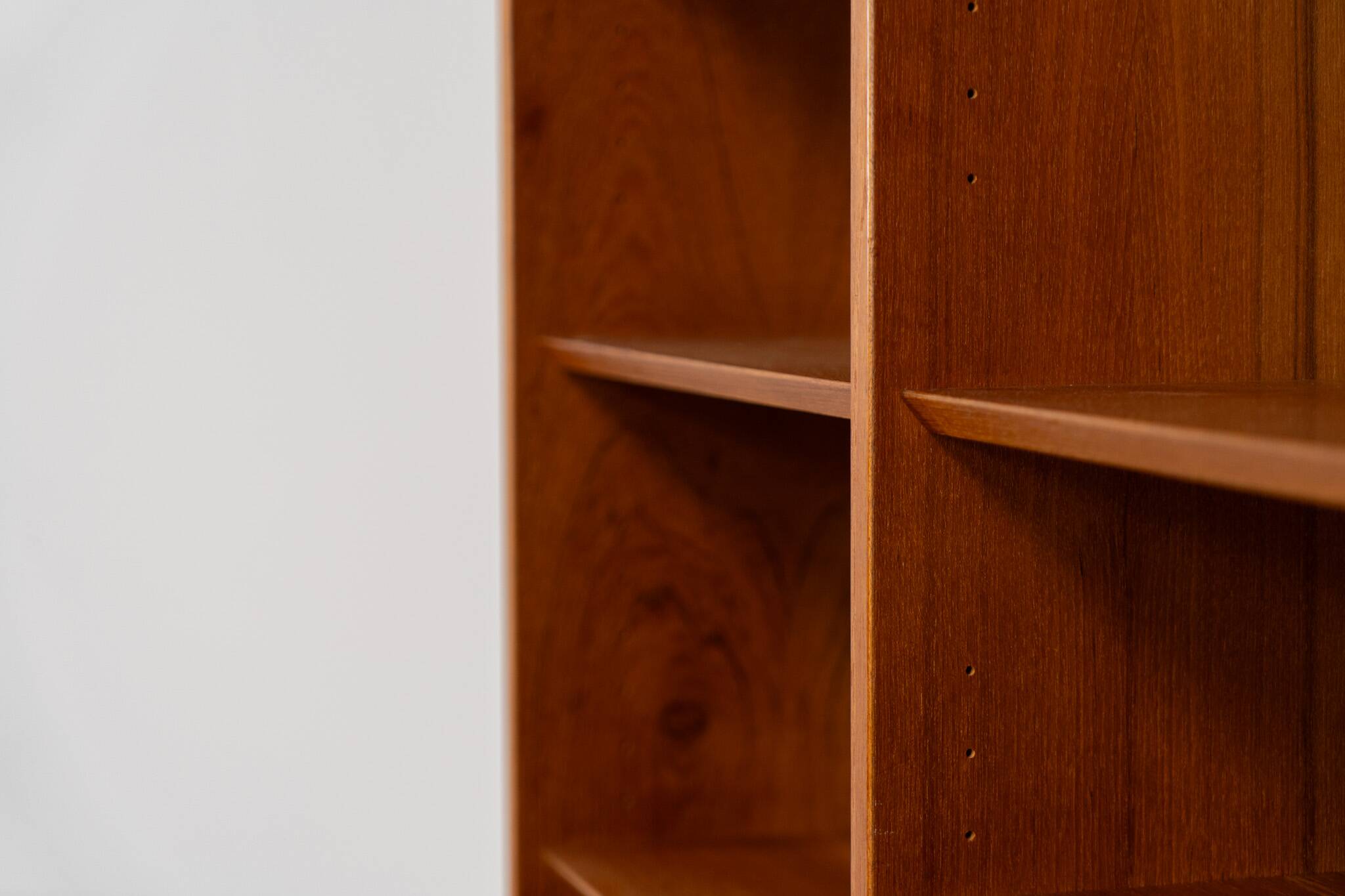 Bibliothèque du milieu du siècle par Poul Hundevad