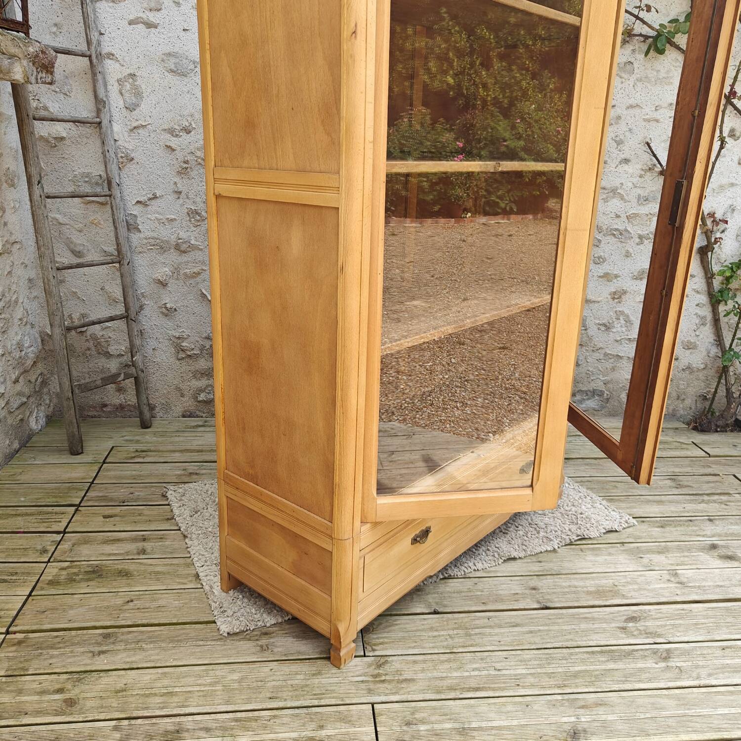 Glass cabinet