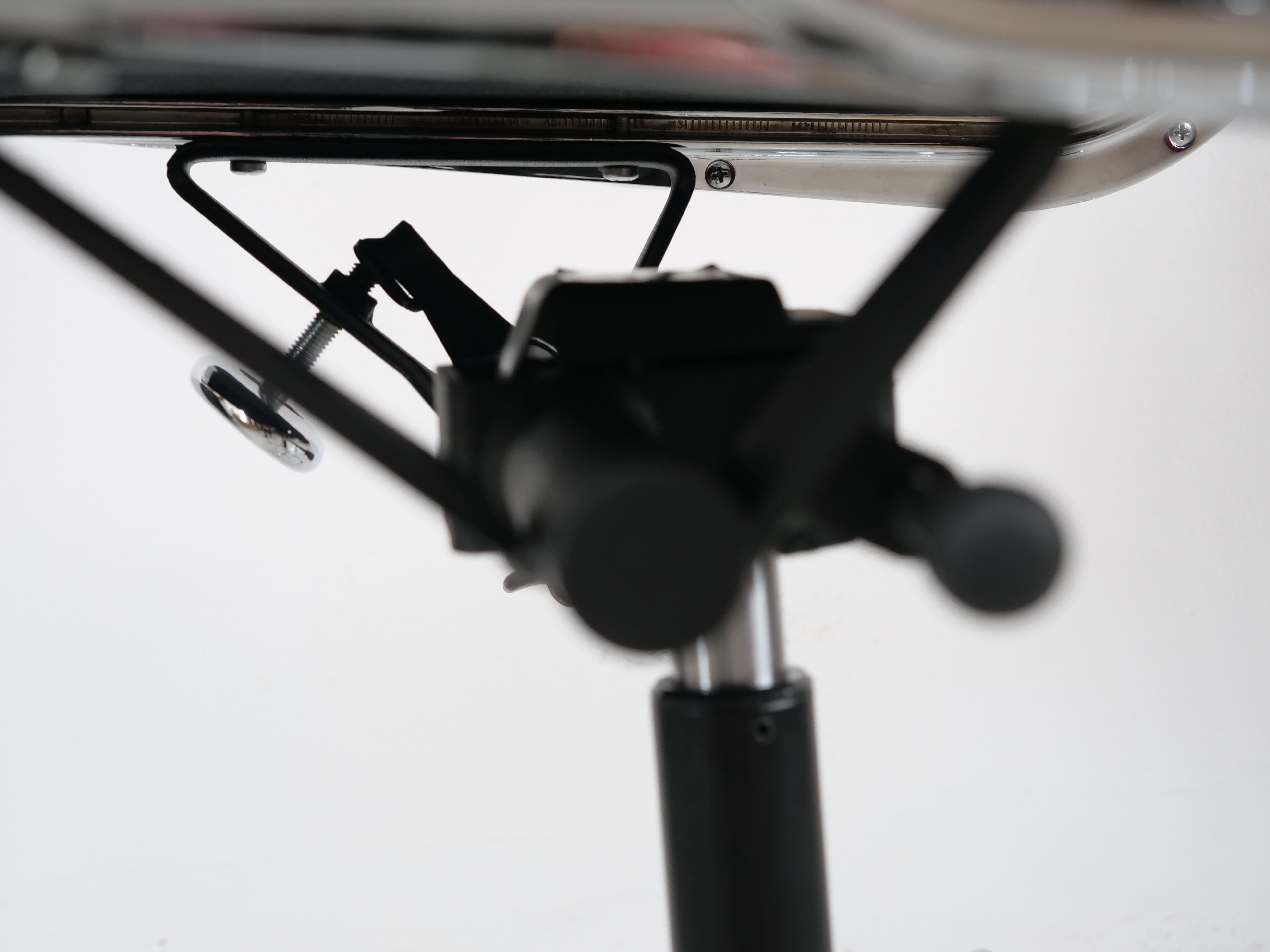 Eames EA 219 Vitra leather office chair