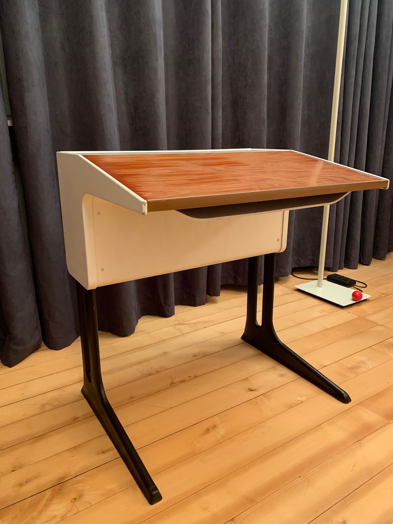 Flötotto desk, designed by Luigi Colani, Germany, 1969