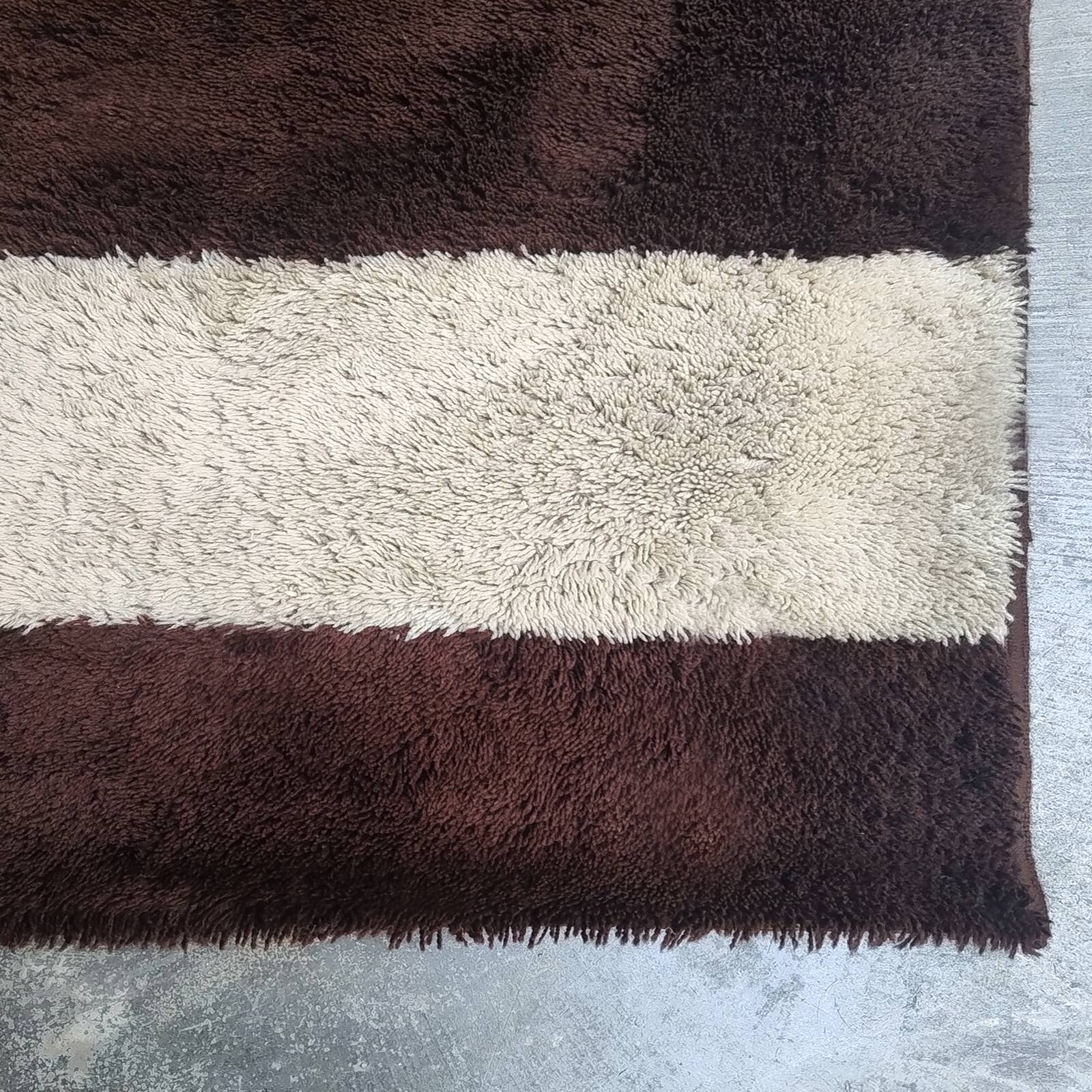 1970s Stunning Geometric Space Age Rug in Wool. Made in Italy