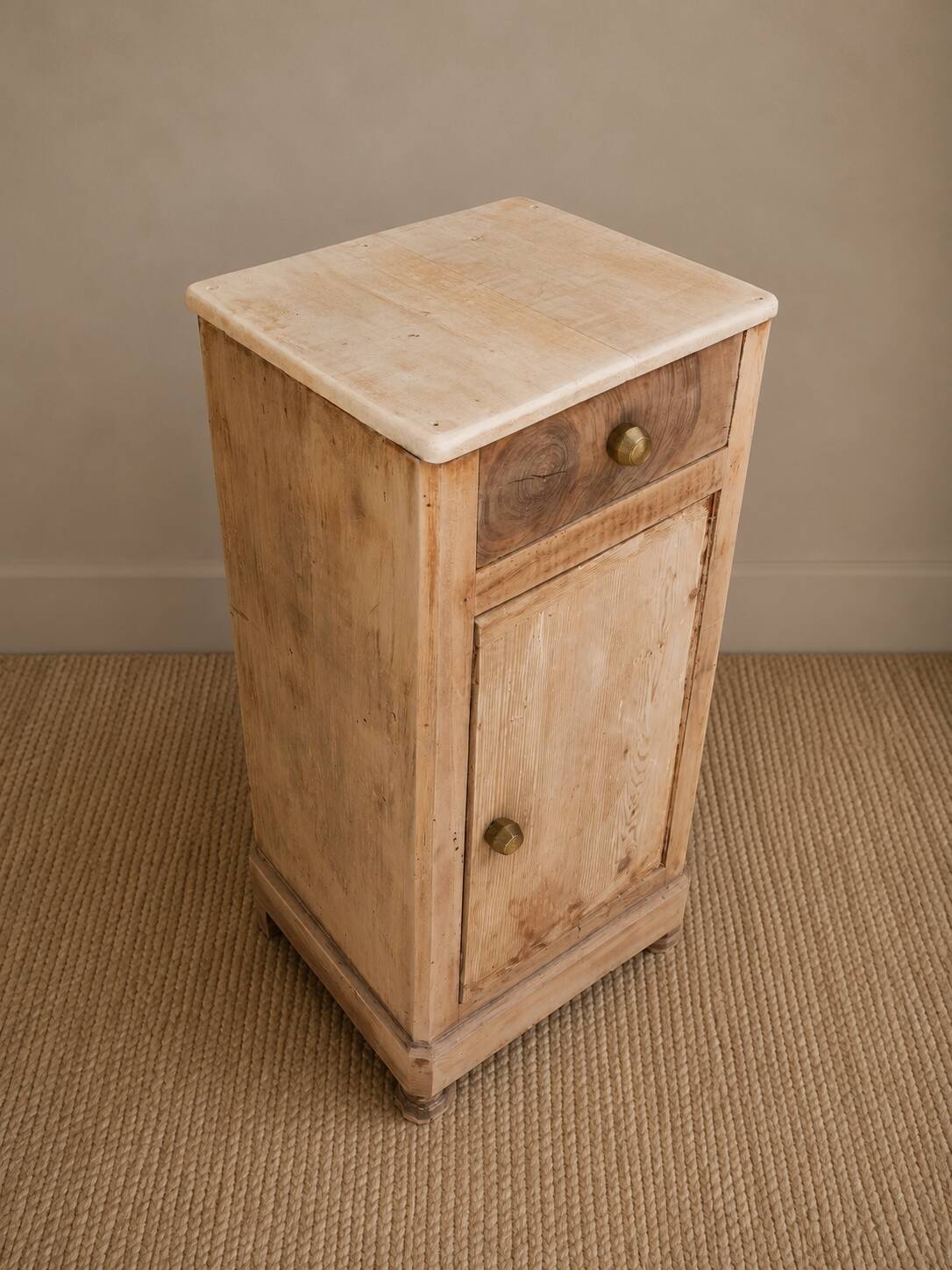 Chevet ancien en bois massif
