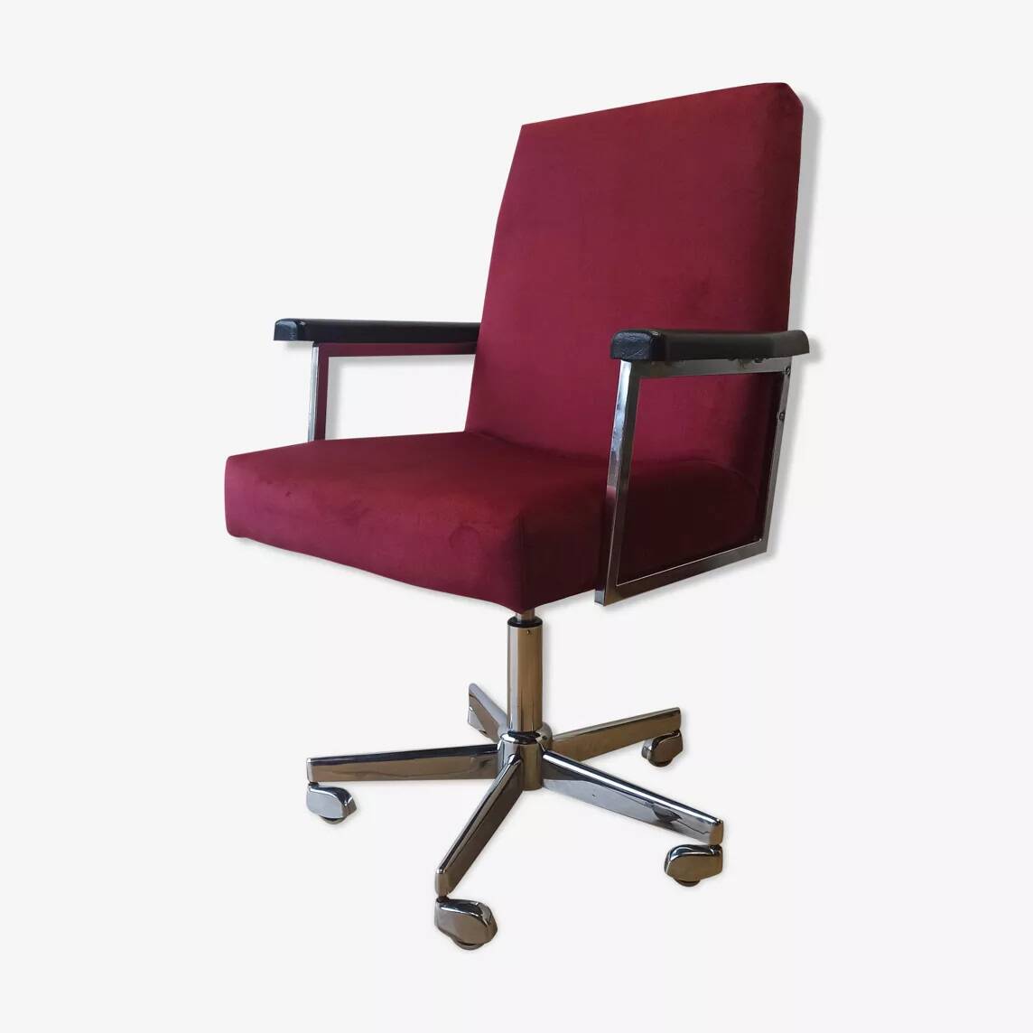 Unique cabinet swivel armchair from the 1960 .