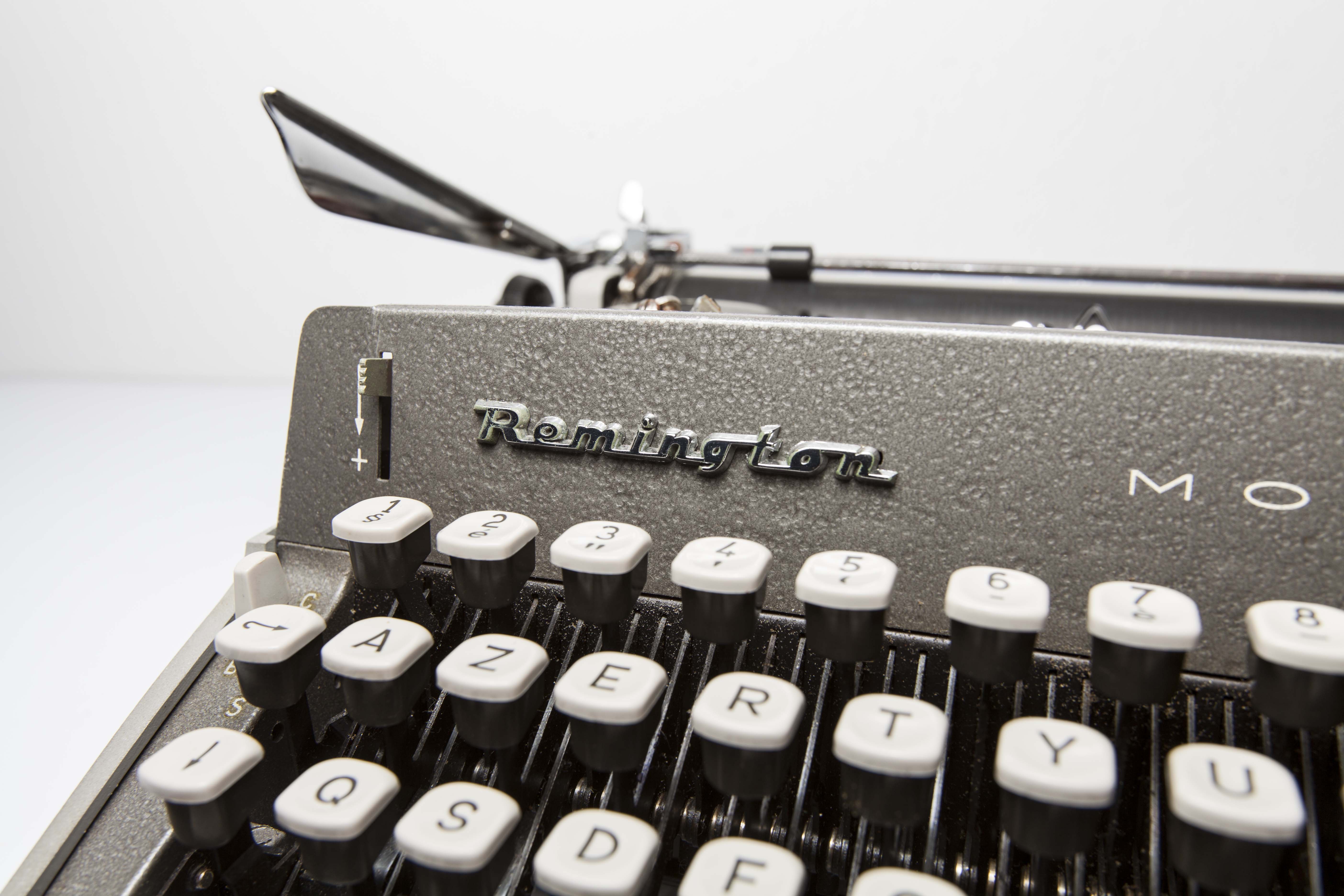 Typewriter Remington Monarch