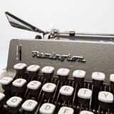 Typewriter Remington Monarch