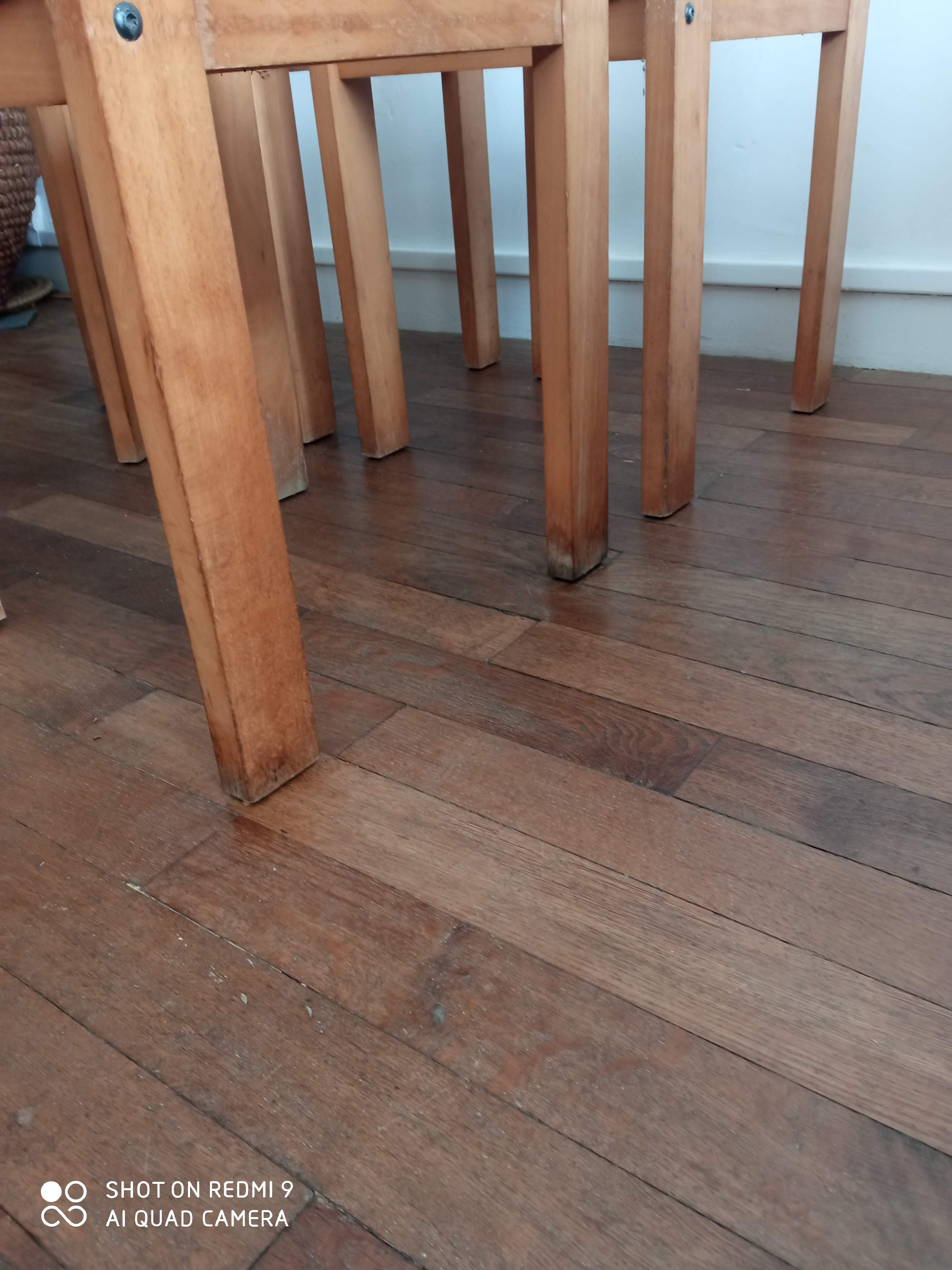 Série de 4 chaises années 60 bois blond et skaï