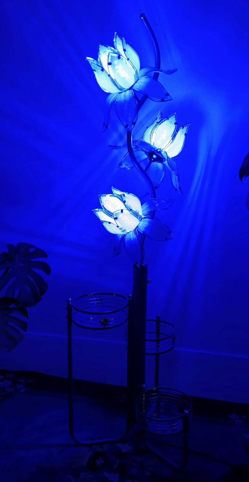 Vintage hollywood regency lotus lamp blue