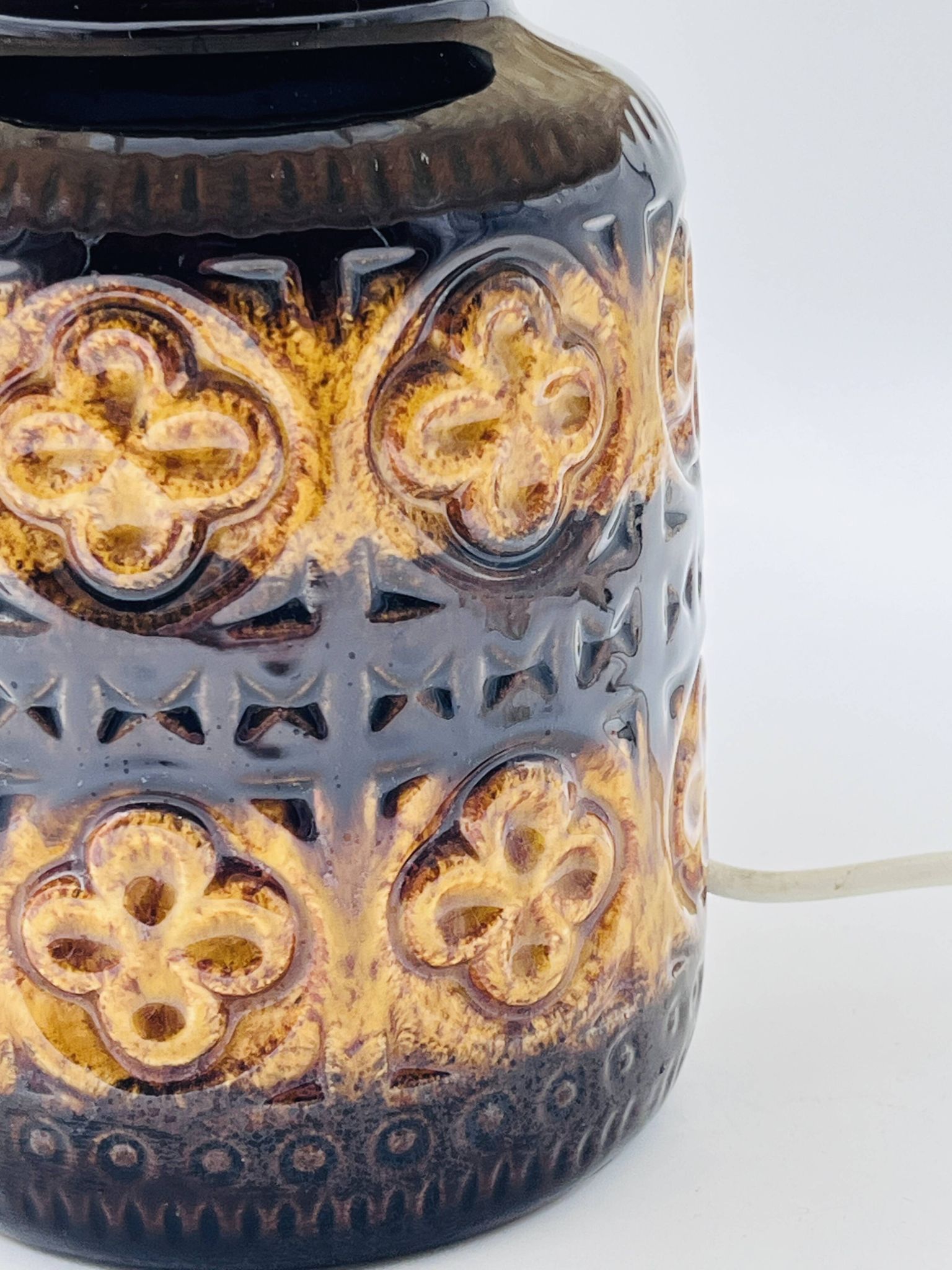 Lampe vintage en céramique relief et abat-jour laine