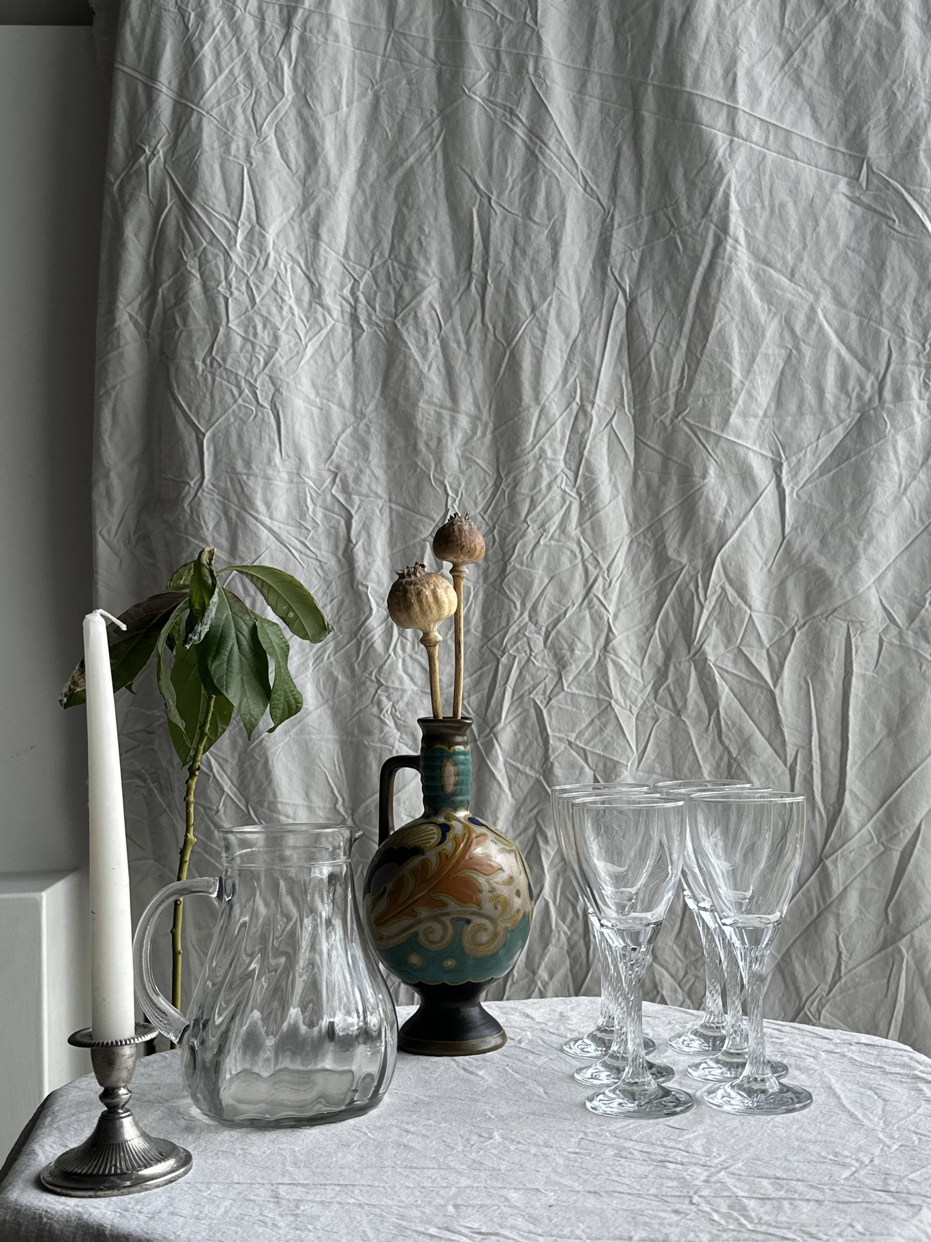 Set of 6 twisted ribbed glass wine glasses