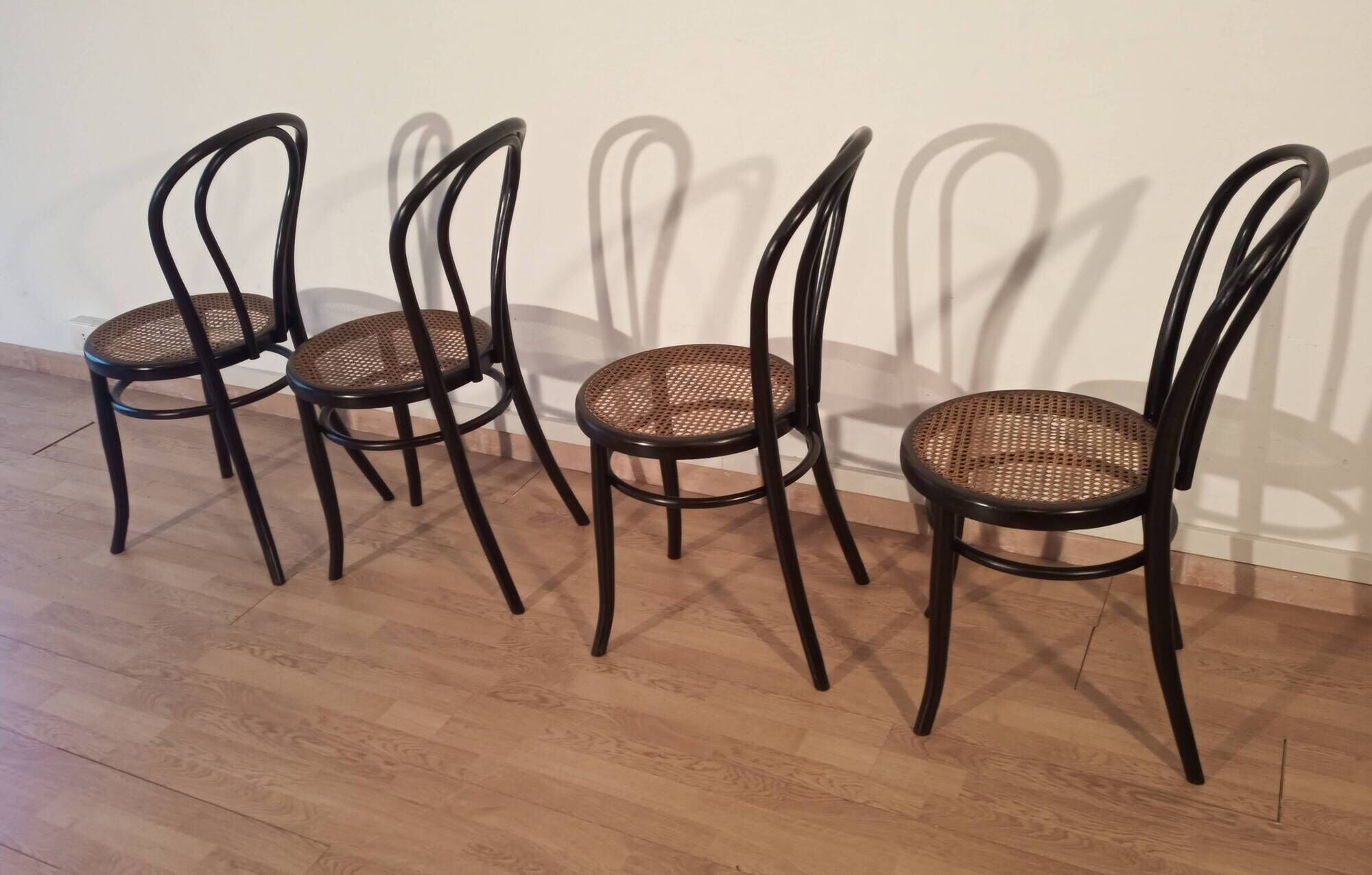 Chaises de salle à manger en hêtre courbé dans le style de Thonet, Italie, lot de 4