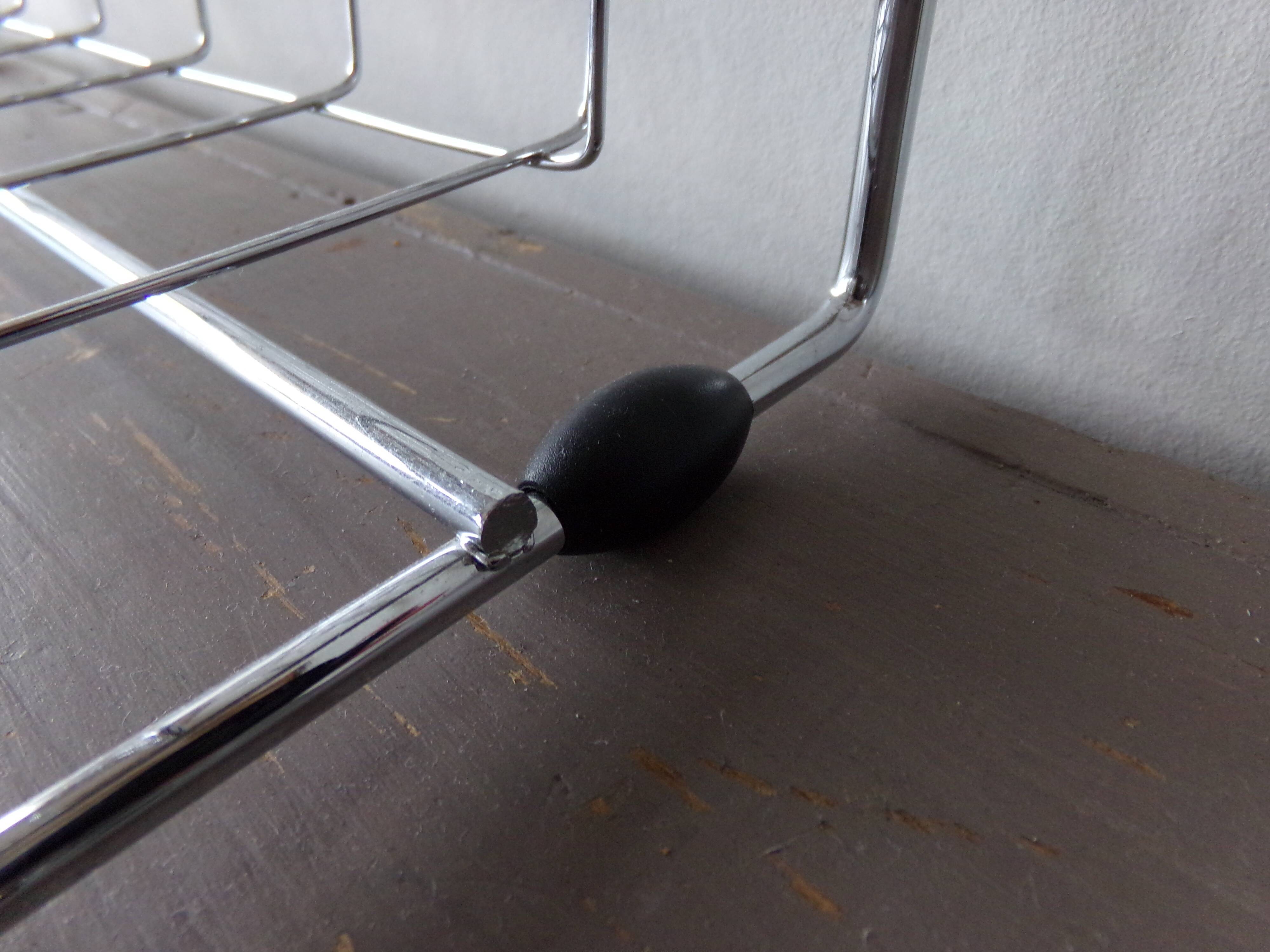 Bench of 4 metal mail baskets