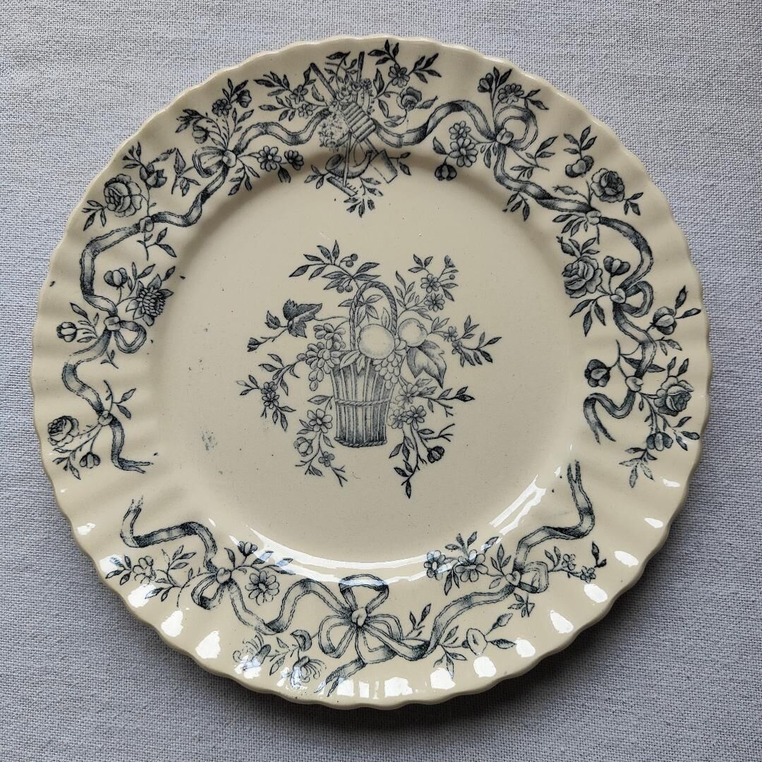 Antique plates in iron earth Lonchamp - Ribbon
