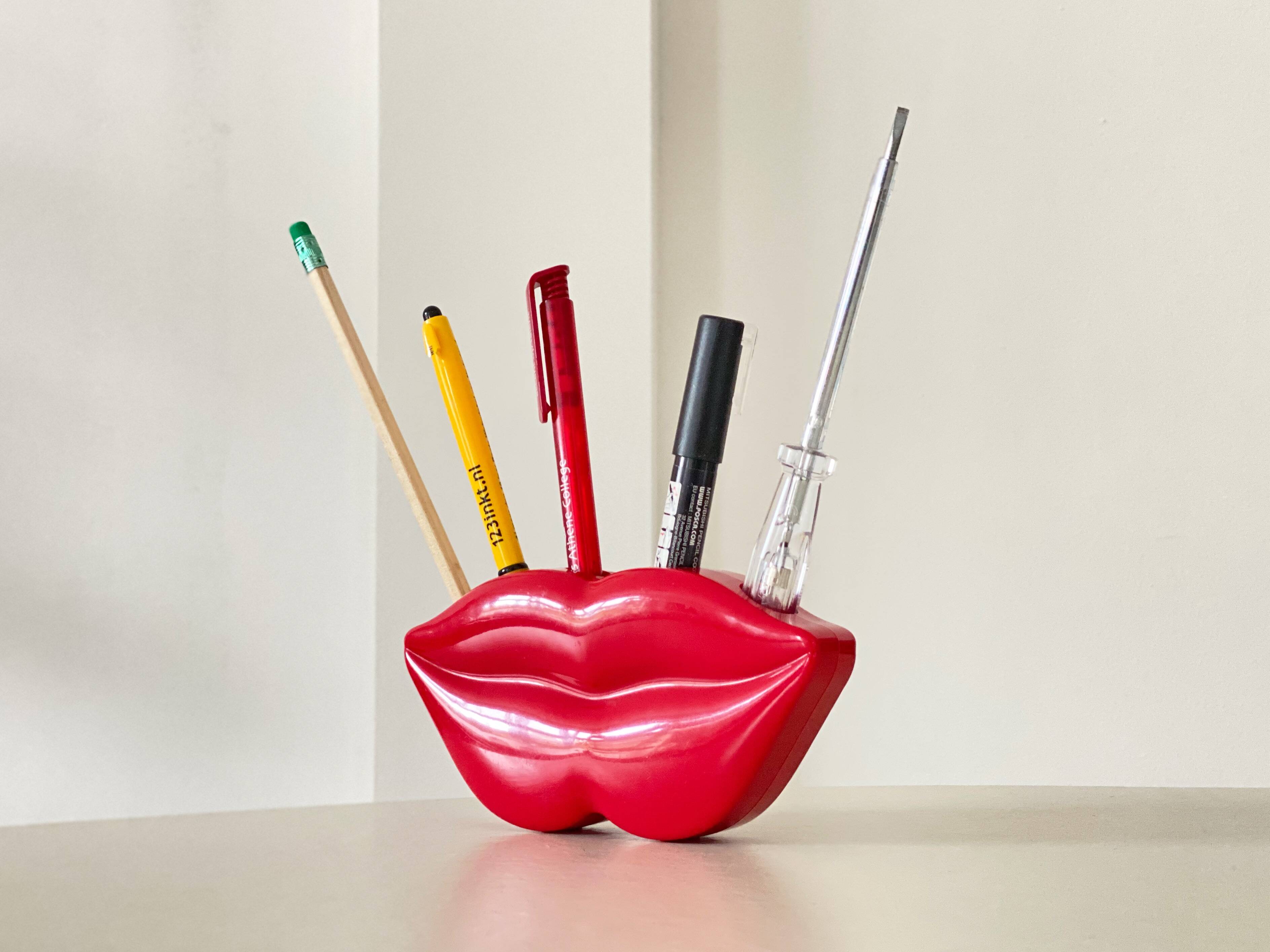Pop Art red plastic Lips desk organizer / pen holder