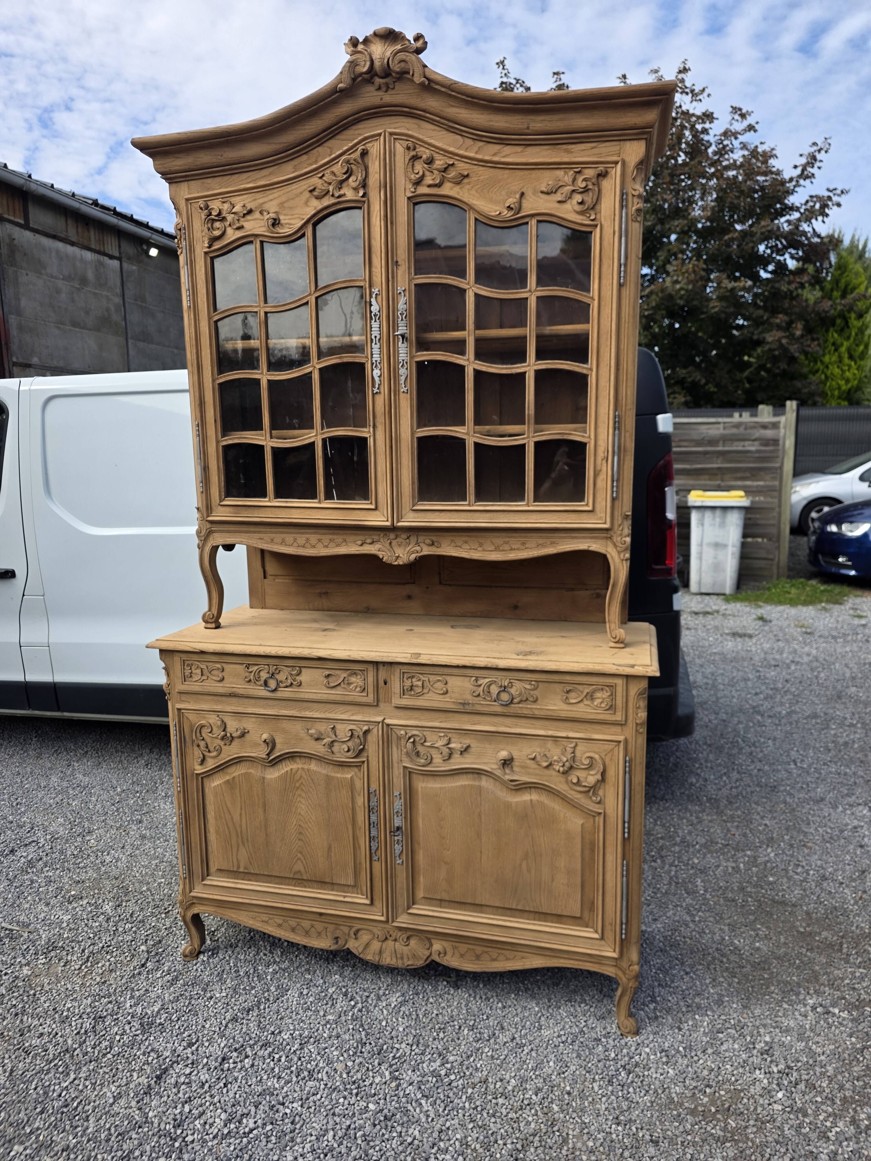 Buffet deux corps style Louis XV en chêne du XIXè
