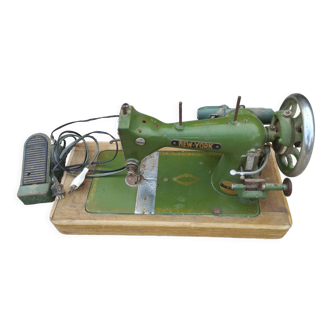 Sewing machine. Boutry.