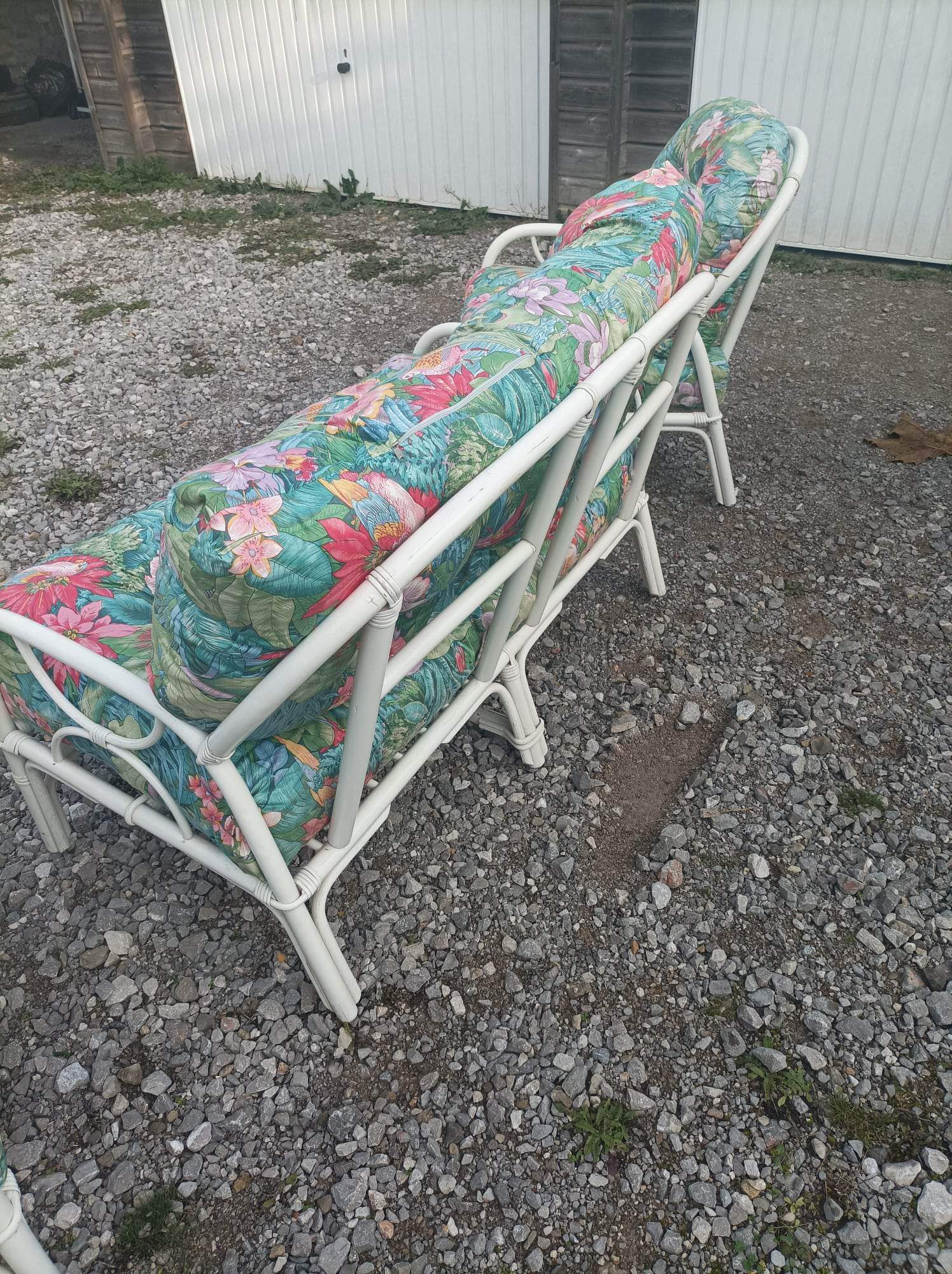 3 fauteuils blanc bambou osier avec coussins vintage
