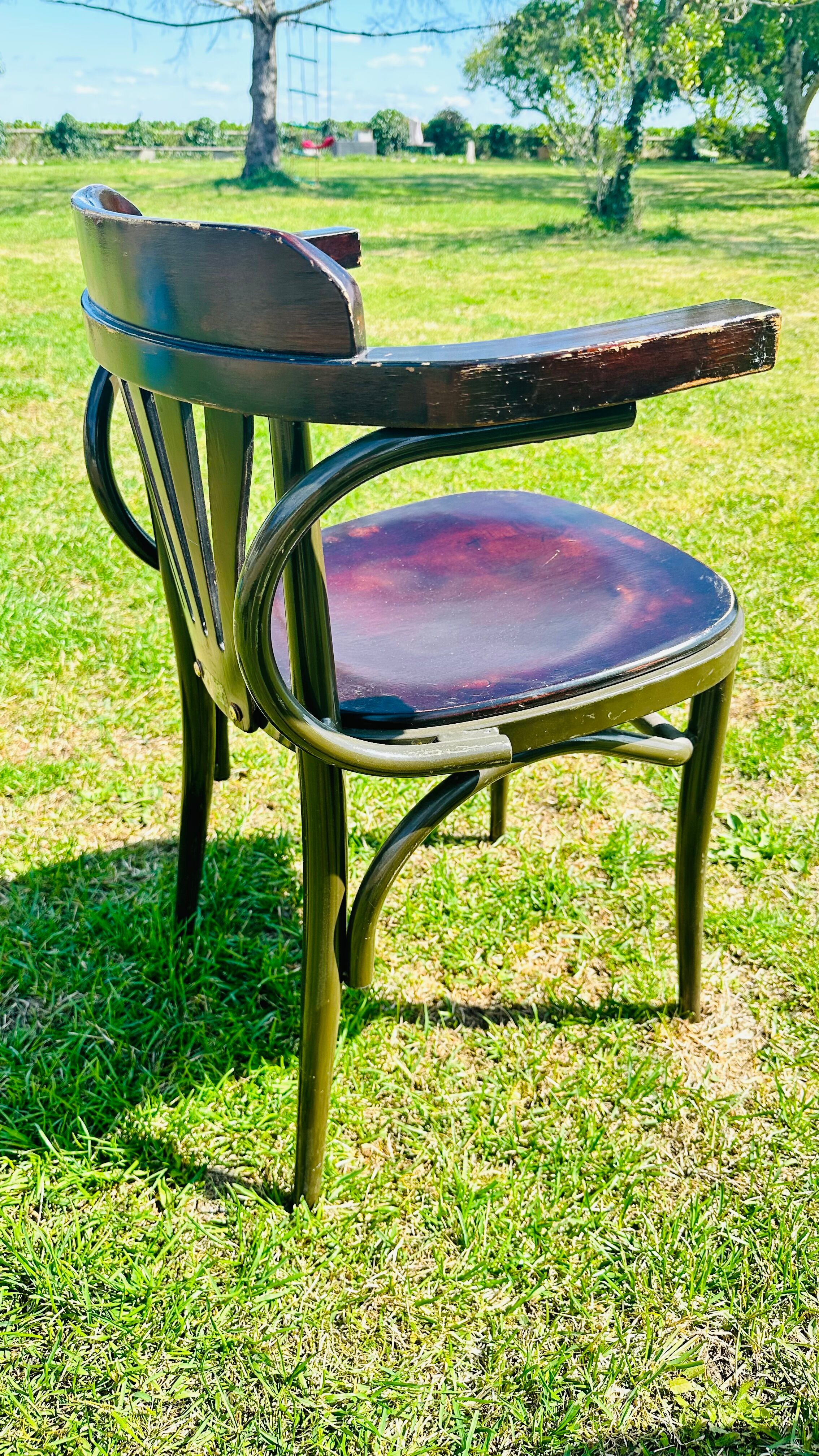 16 Unique Bistro chairs with metal legs