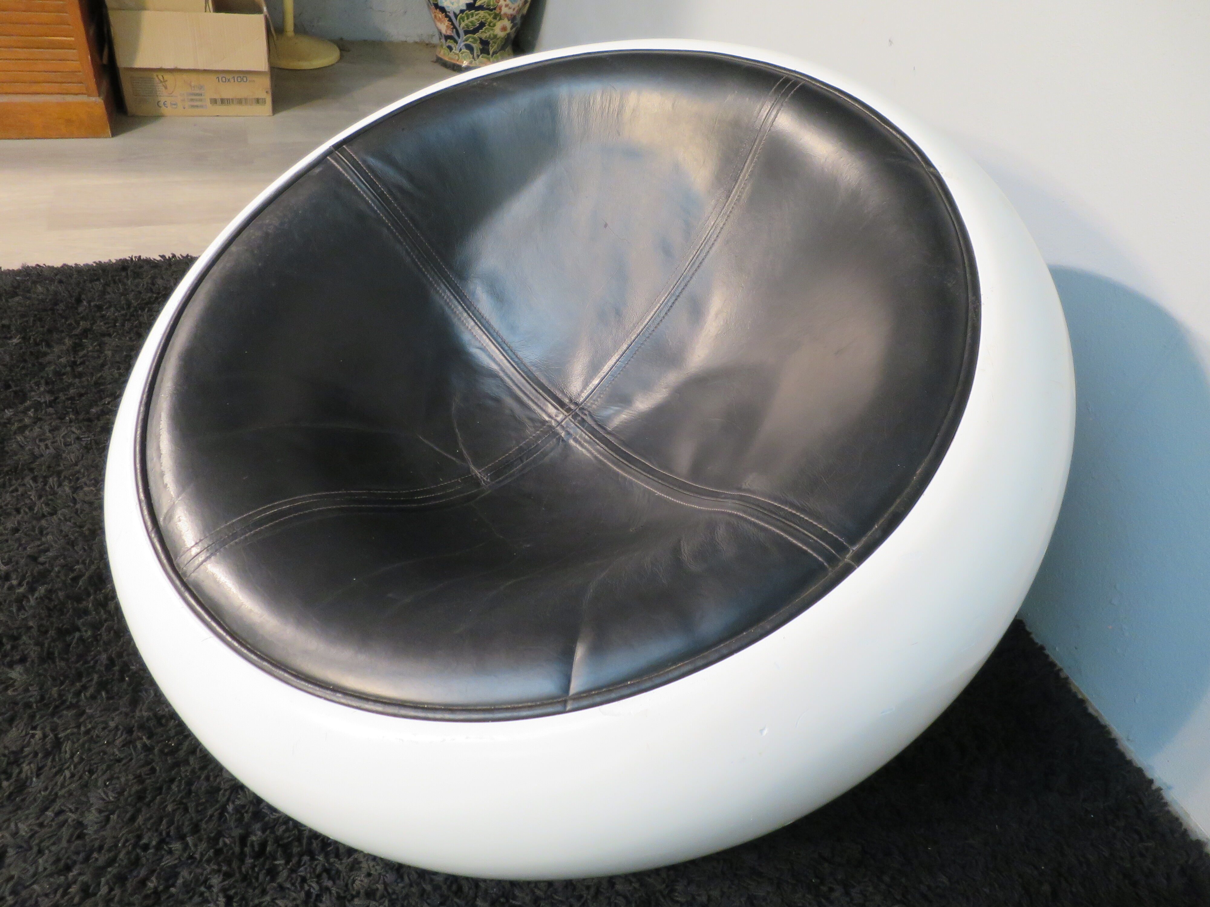 1967 egg pod armchair
