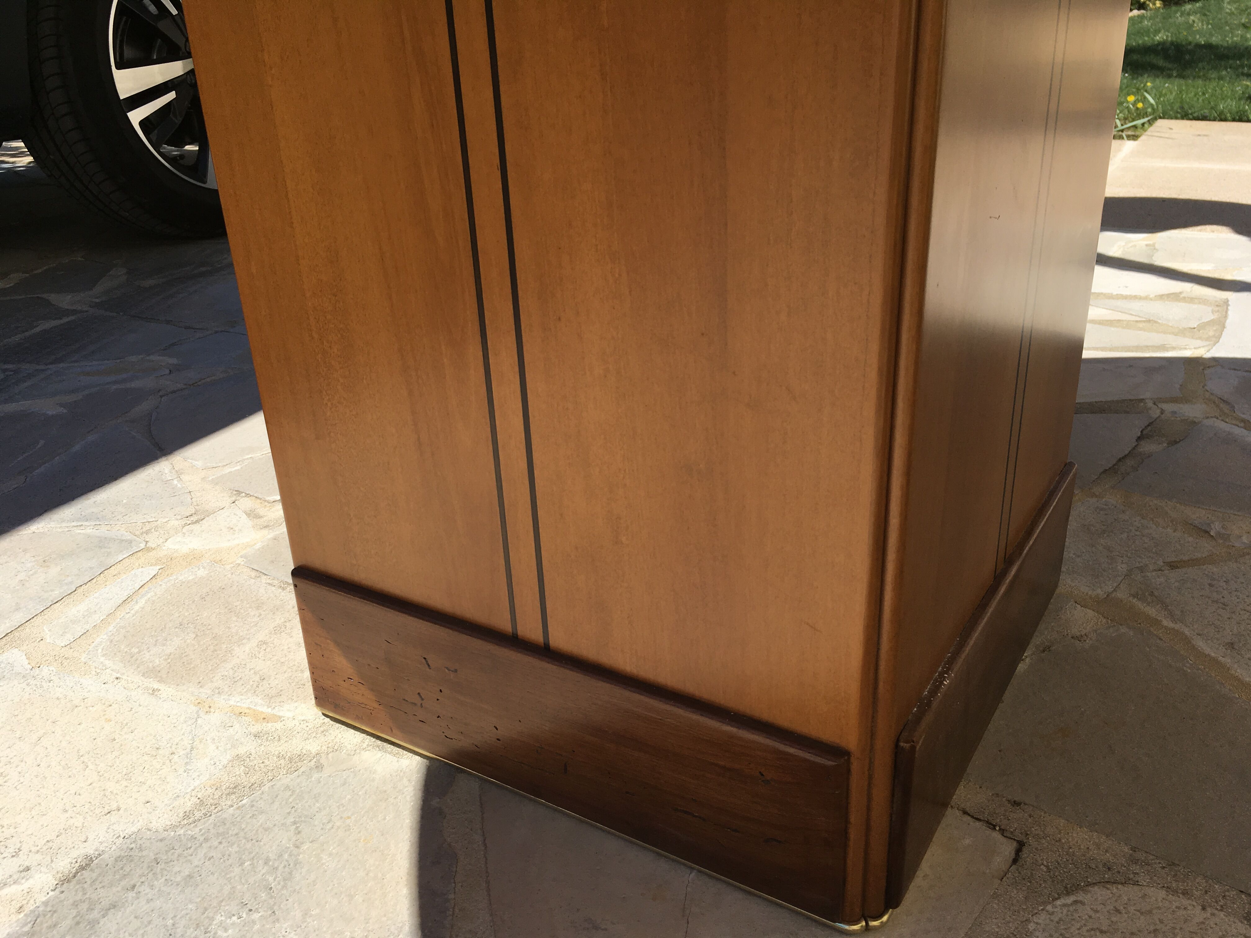 Round table by Tobia and Afra Scarpa Artona edition