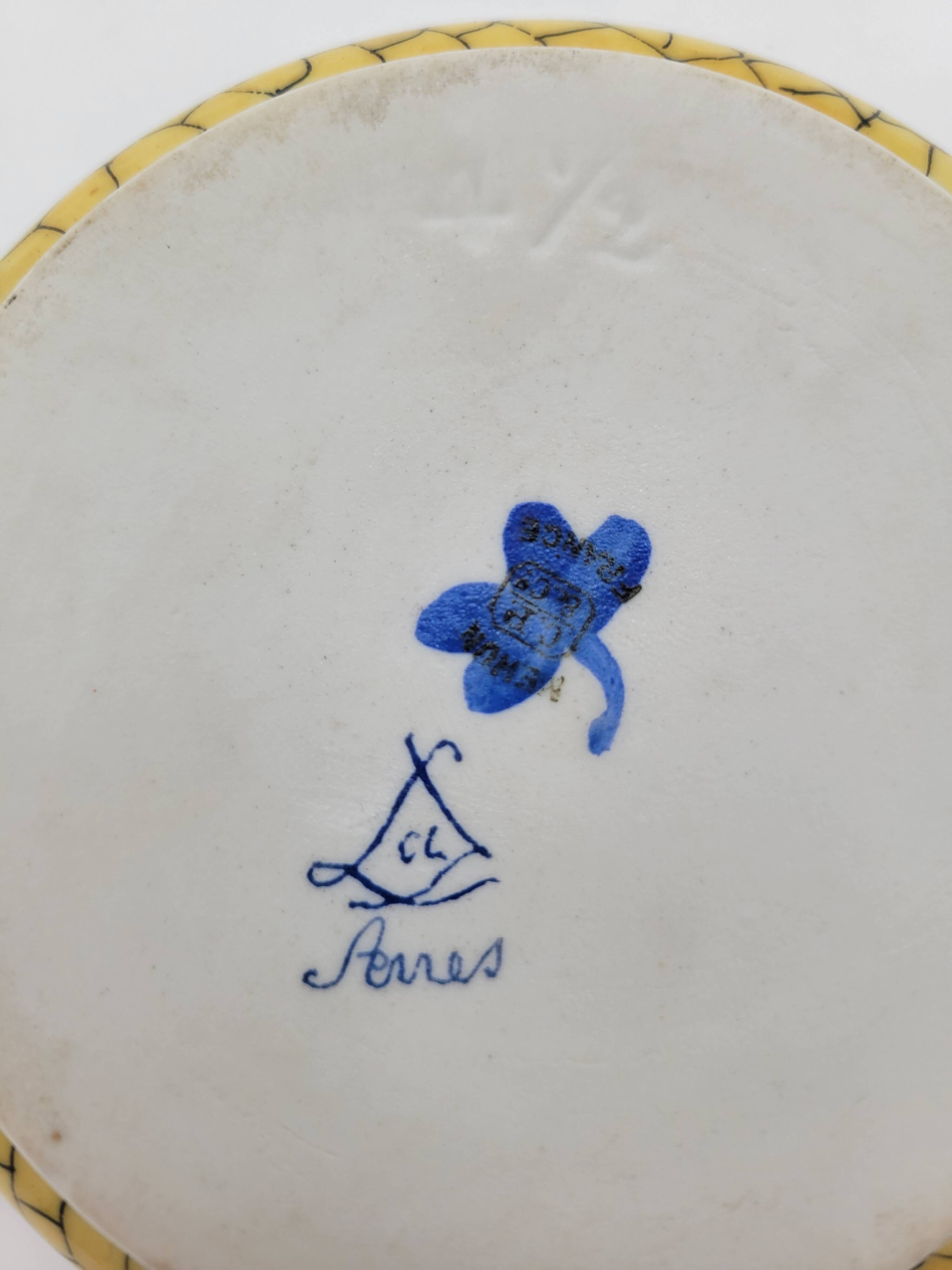 Bouillon and its porcelain display