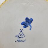 Bouillon and its porcelain display