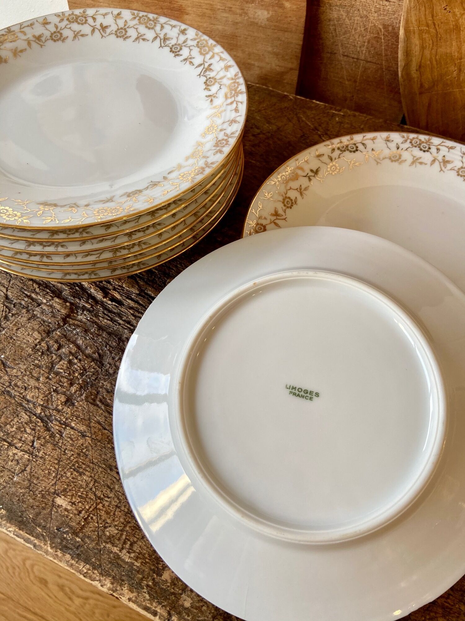 Set of 9 dessert plates in white and gold porcelain
