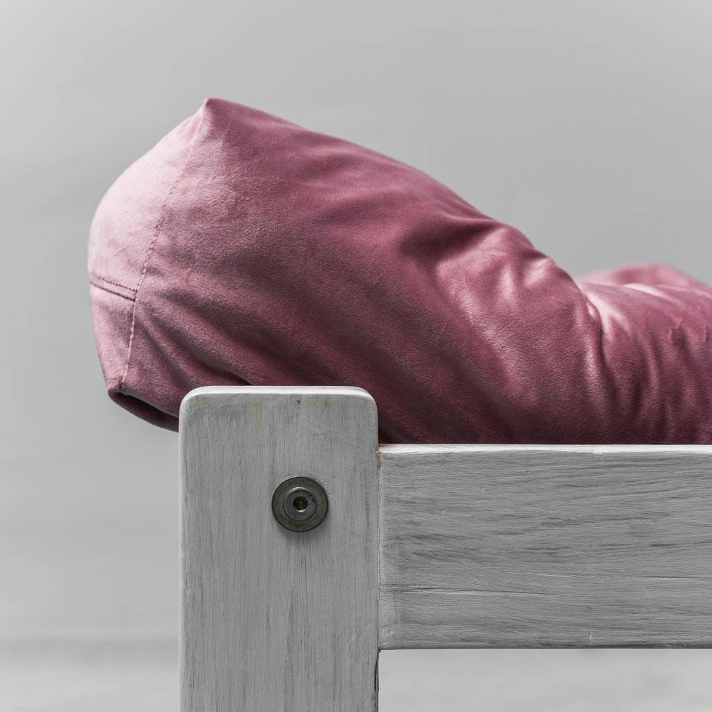 Poltrona vintage in velluto rosa legno bianco anni ’70 modernariato