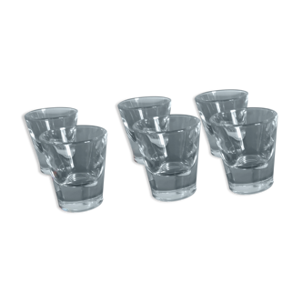 6 glasses with digestive