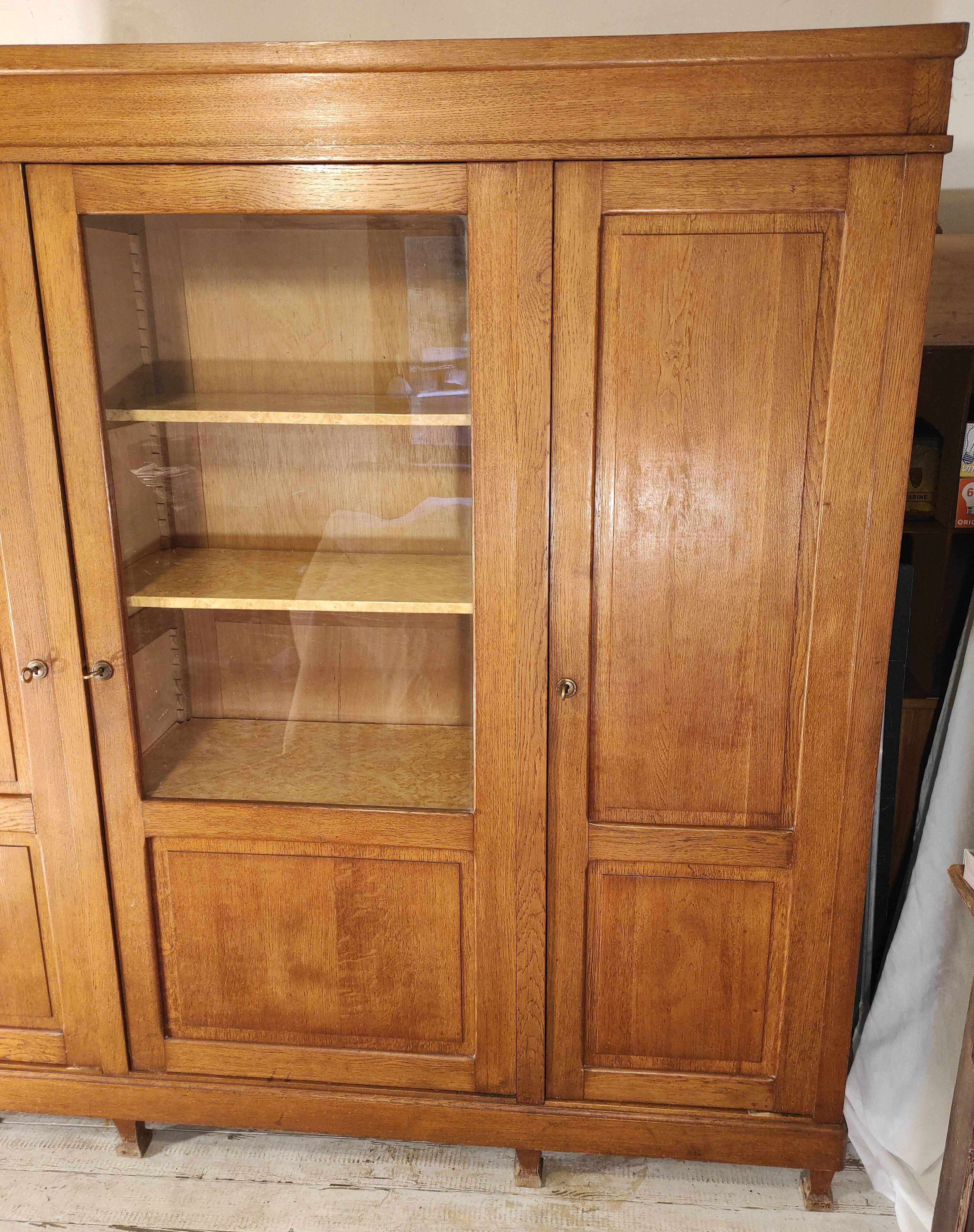 Trade library with showcase