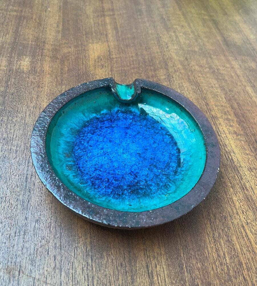 Ashtray or bowl in brutalist studio pottery by Gerhard Liebenthron, mid-century, 1960s, 1968.