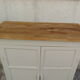 Meuble, buffet peint en beige, plateau en bois brut