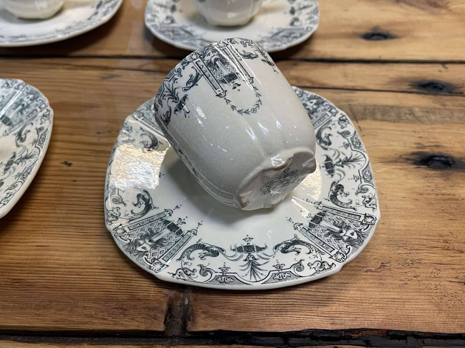 6 cups and saucers in Gien earthenware with Mascaron decoration from the early 20th century.