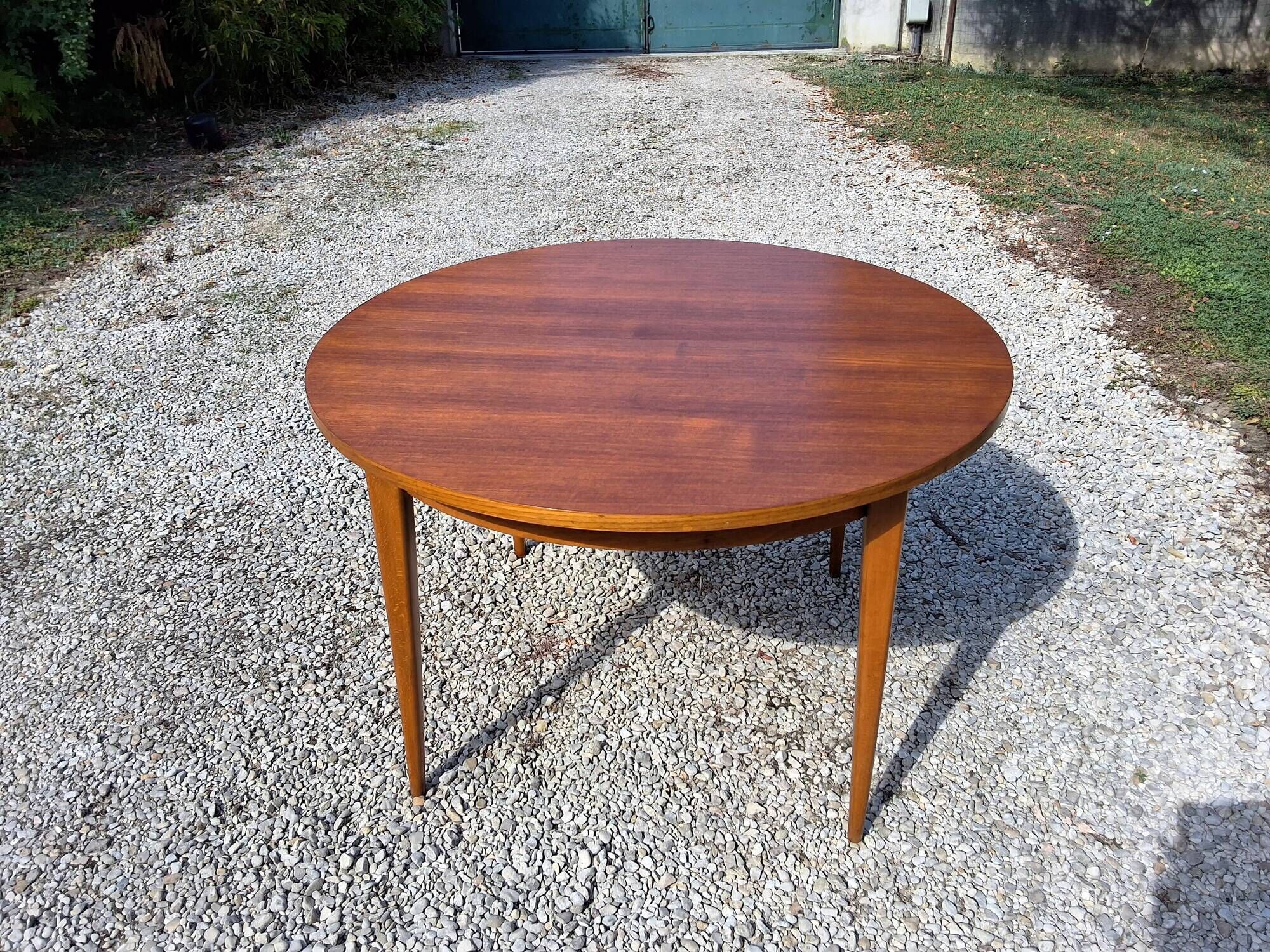 Scandinavian table style