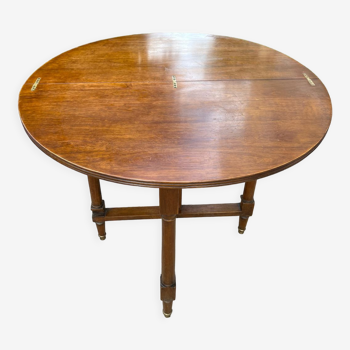 Folding round wooden table