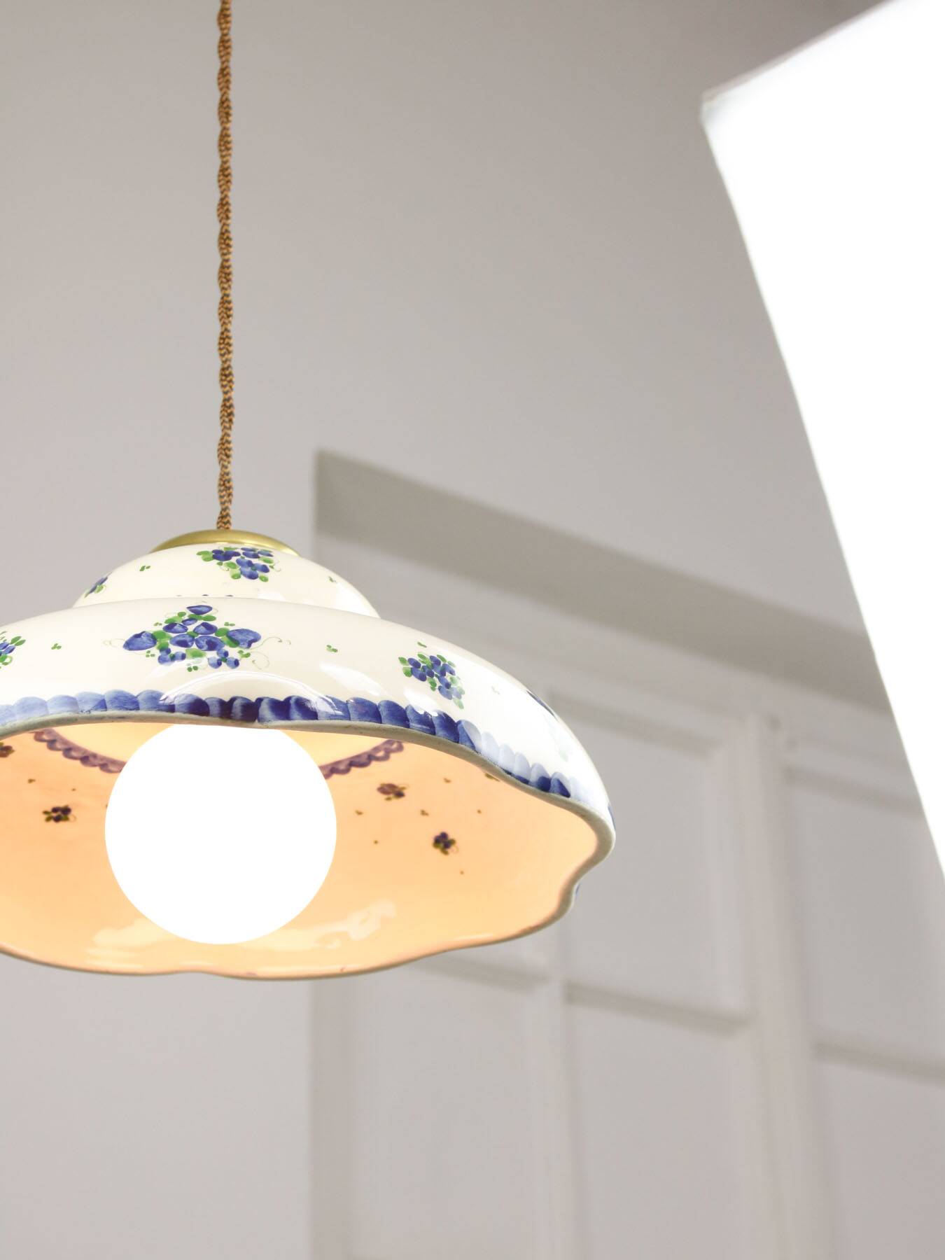 Lampe pendentive vintage en céramique et laiton faite à la main