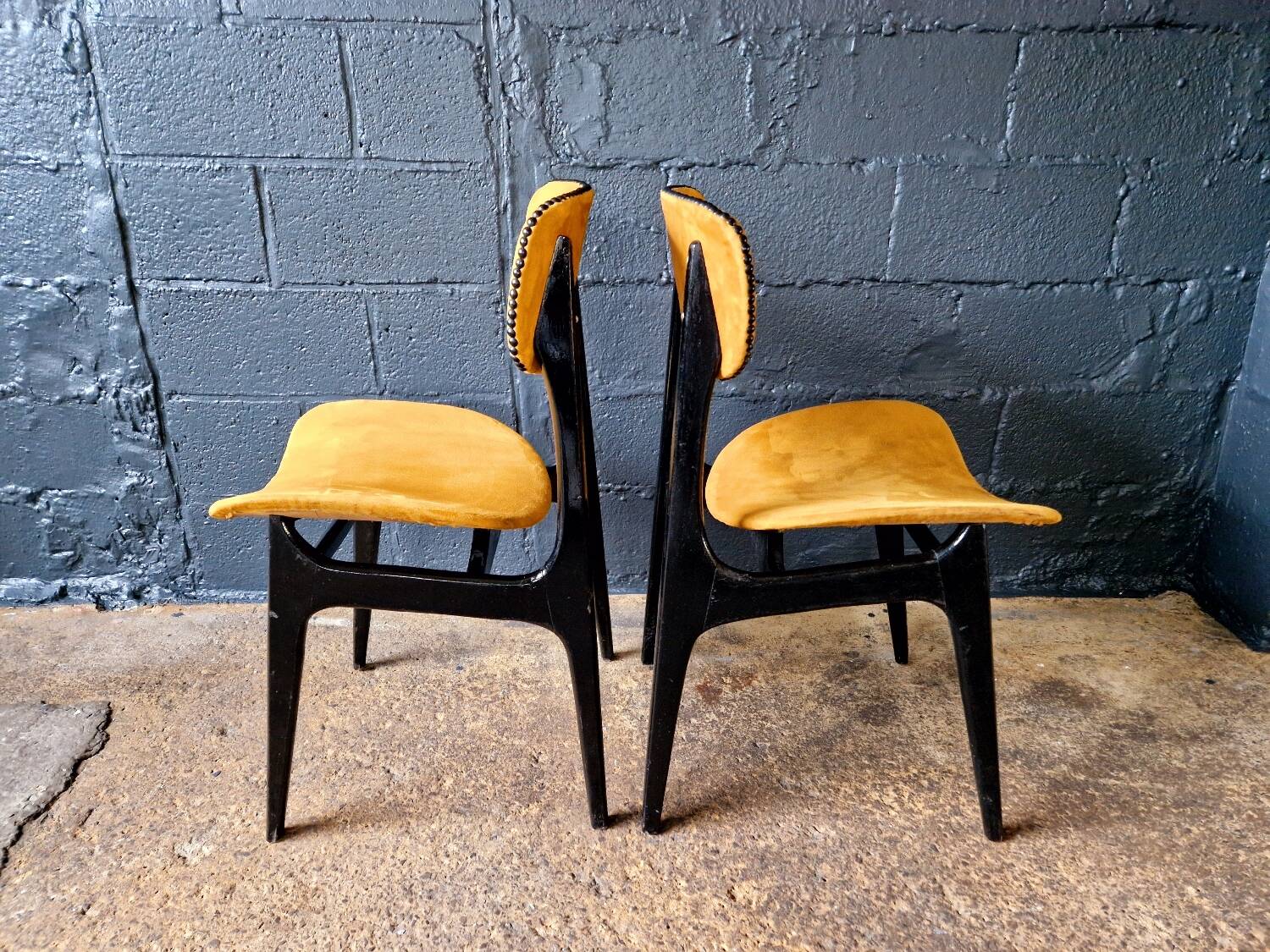 2 vintage chairs in black lacquered wood and yellow/mustard fabric, 1960