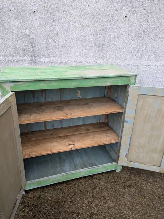 Buffet parisien patiné