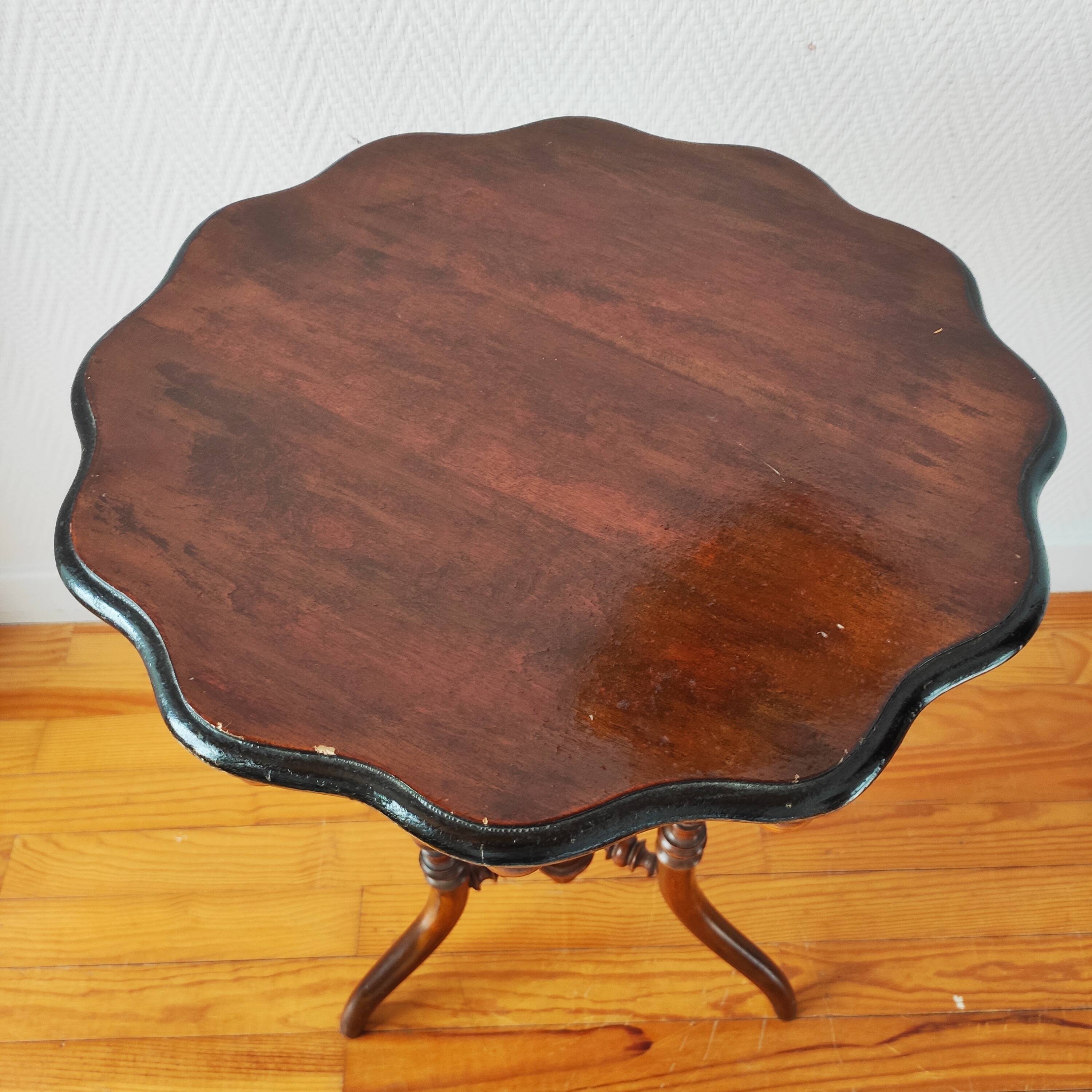 Napoleon III style turned wood gueridon