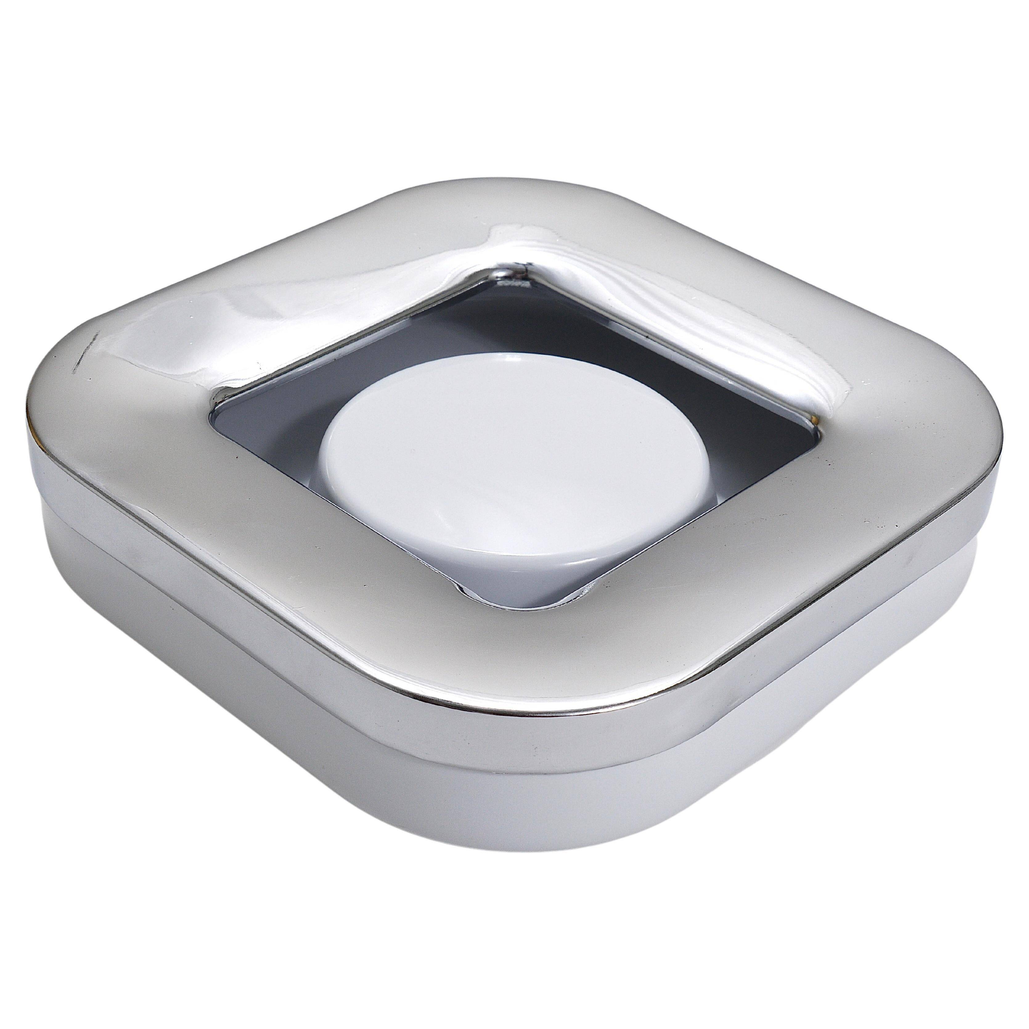 Square white ashtray Ico Parisi, chrome and melamine by Lamperti, Italy, 1970s.