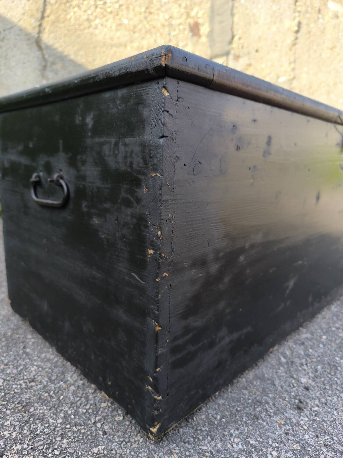 Wooden transport trunk from the 1930s