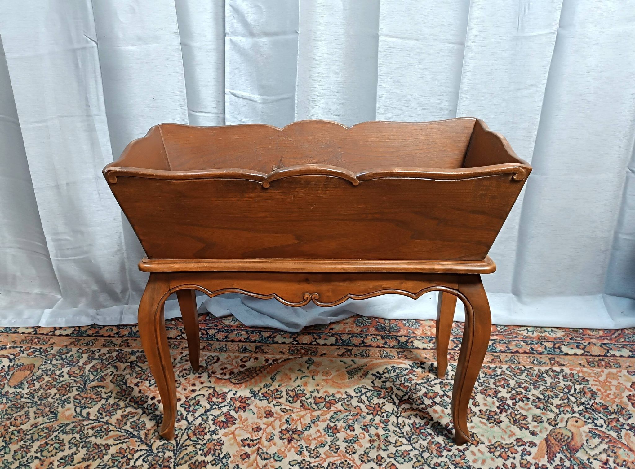 Jardinière style Louis XV en noyer