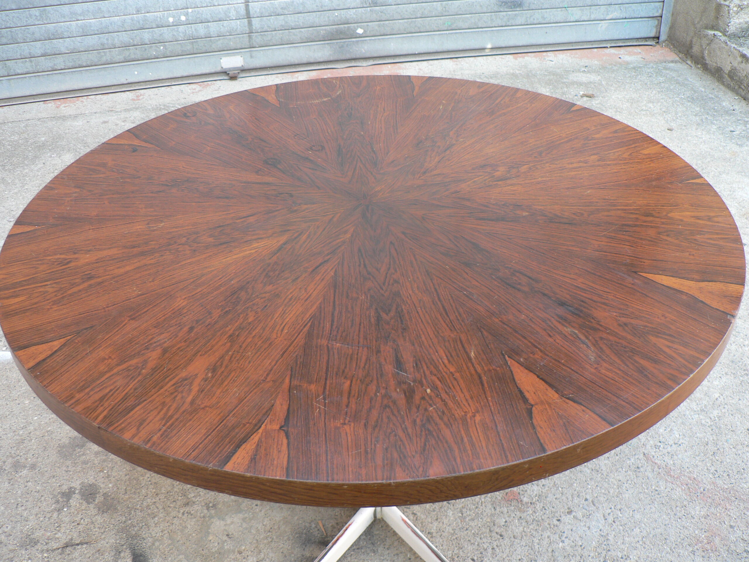 Table ronde vintage en palissandre